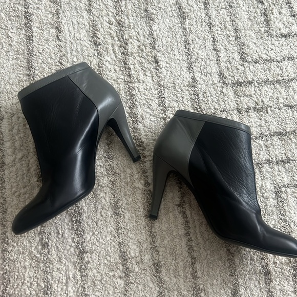 CHANEL Authentic Chanel Two-Tone Leather Heels with Ankle Strap – Size 40 - Picture 14 of 15